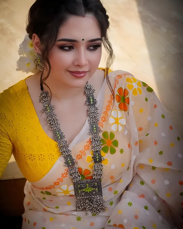 White_Floral_Print_Saree_For_Women