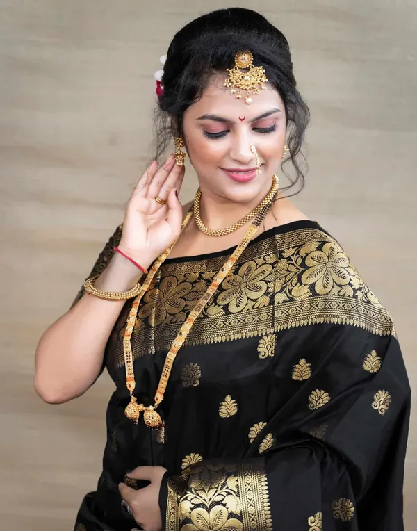 Black_Gold_Woven_Saree_For_Women