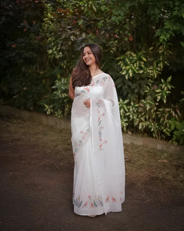 White_Floral_Print_Saree_For_Women