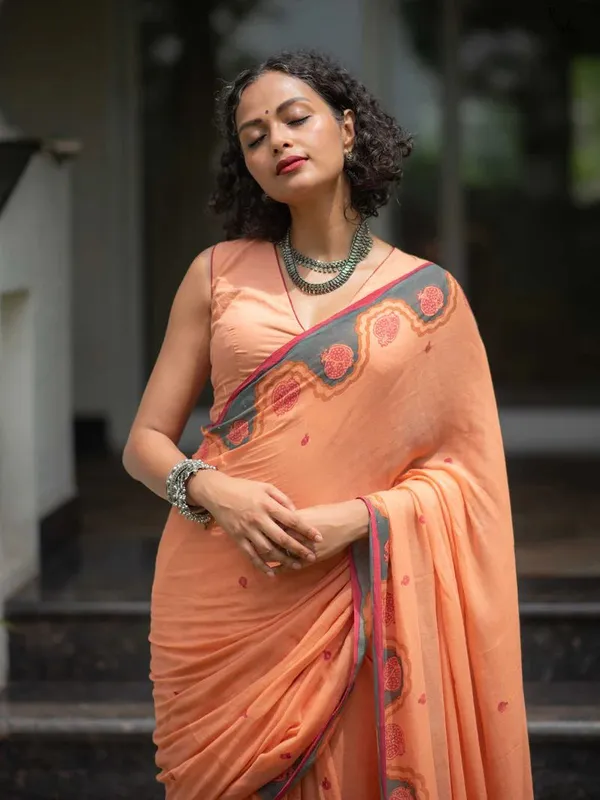Peach_Printed_Saree_For_Women