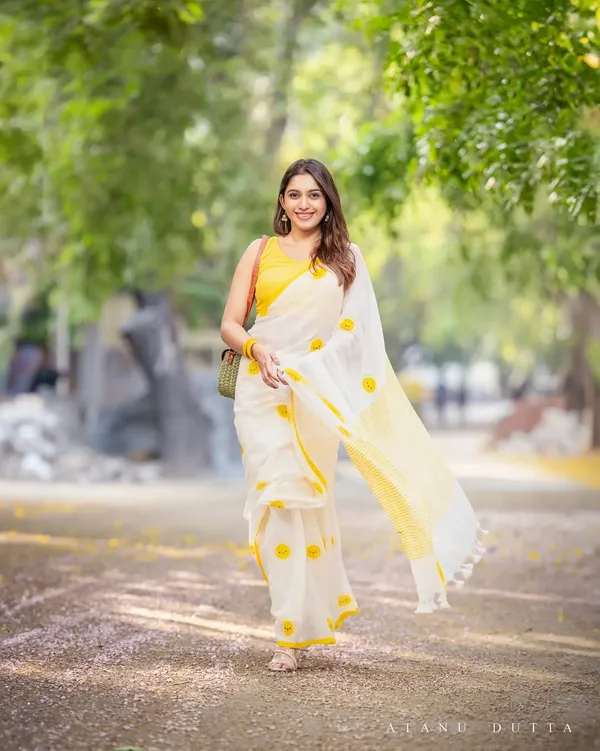 White_Printed_Saree_With_Yellow_Border_For_Women