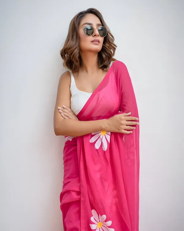 Pink_Floral_Print_Saree_For_Women