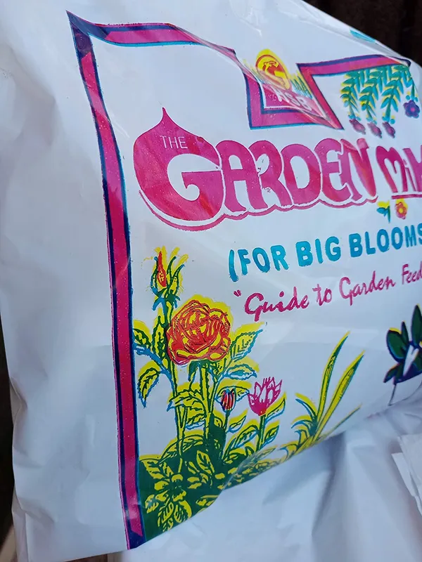 Garden_Mix_Fertilizer_Complete_Food_For_Every_Plant_Gives_Best_Growth_And_Pest_Repellent_Contains_Neem_Cake_Castor_Cake_Dap_Npk_Tbc_2_Kg_Pack_Default_Title