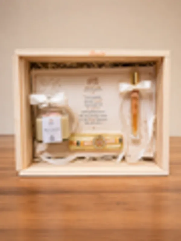 Shaalik_Rakhi_Gift_Box_Handmade_Rakhi_Amber_Oud_Perfume_Rose_Candle