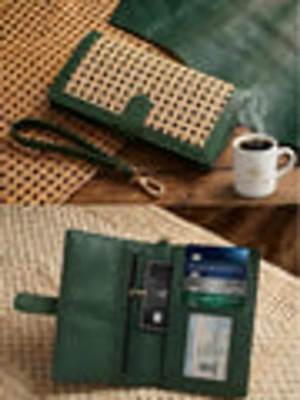 Kaveri_Rattan_Wallet_Handwoven_Panel_Vegan_Leather_Natural_Rattan