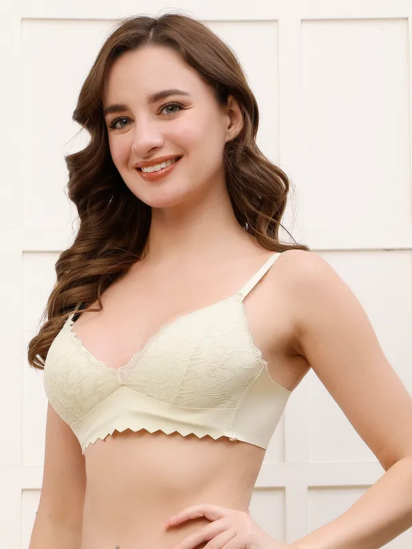 PrettySecret_Lightly_Padded_Nonwire_T-shirt_Bra_With_All_Over_Lace_Detailing