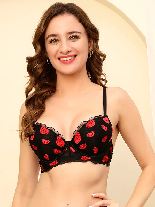 PrettySecret_Women_Underwire_Lighly_Push-up_Padded_T-Shirt_Bra_With_Embroidery_Lips_Work.
