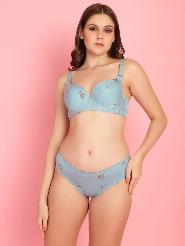 PrettySecret_bra_with_matching_panty_lingerie_set_is_features_padded_bra
