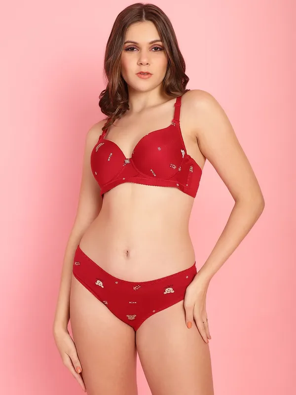 PrettySecret_bra_with_matching_panty_lingerie_set_is_features_padded_bra