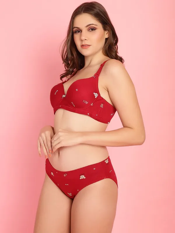PrettySecret_bra_with_matching_panty_lingerie_set_is_features_padded_bra