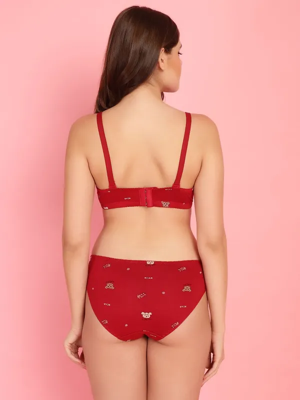 PrettySecret_bra_with_matching_panty_lingerie_set_is_features_padded_bra