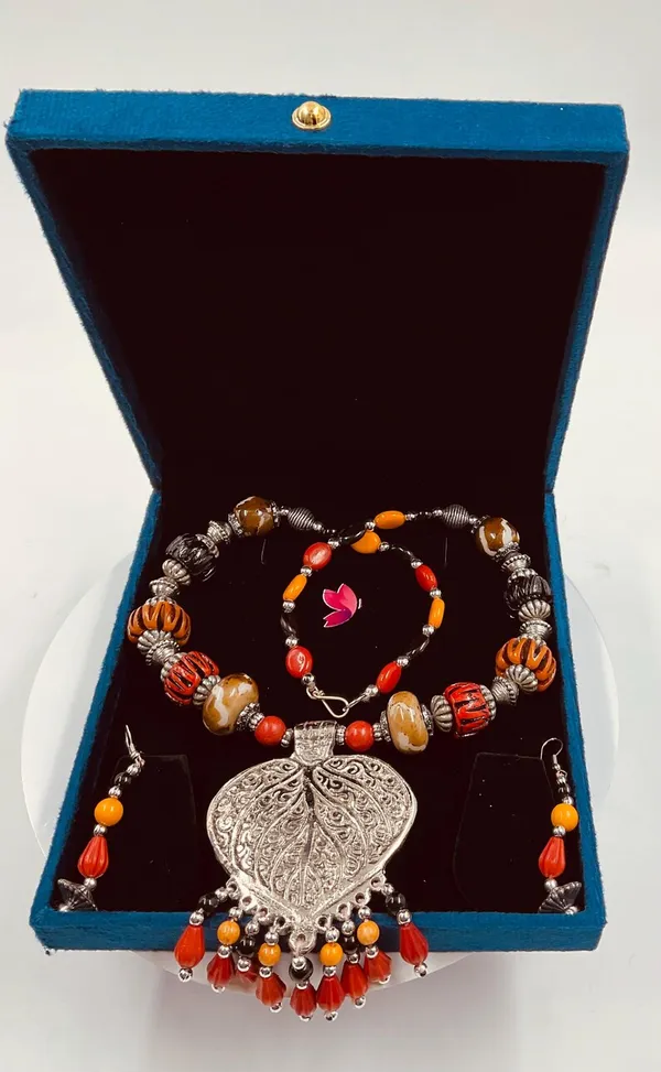 Multicolor_Beaded_Pendant_Necklace_Set_for_Women