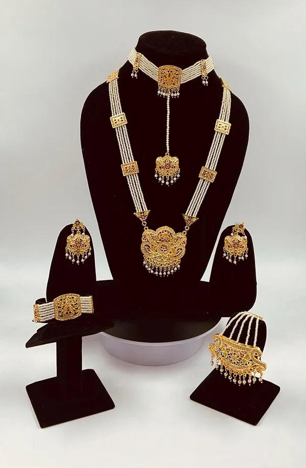 Gold_Tone_Pearl_Bridal_Jewellery_Set_for_Women