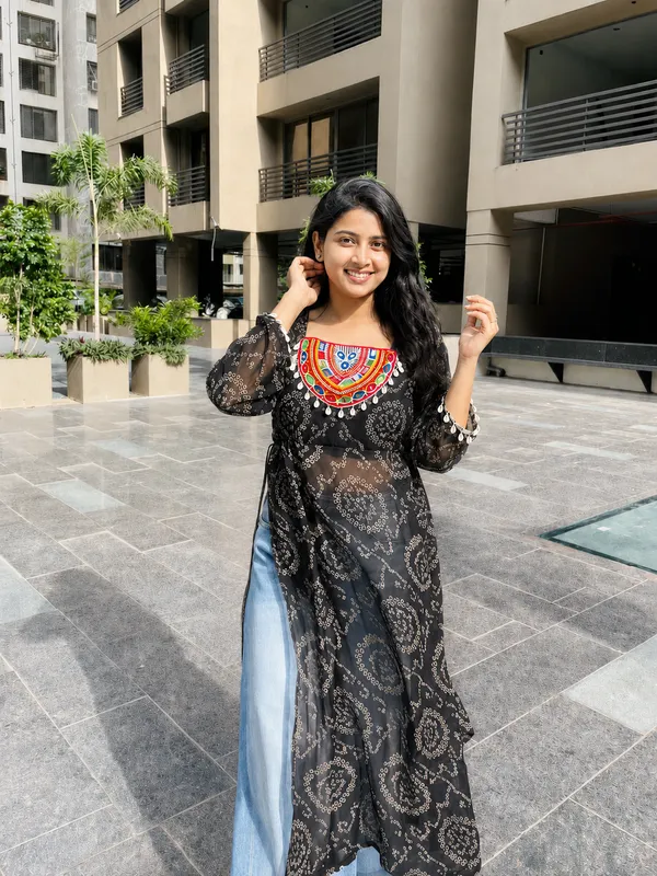 Black_Bandhani_Georgette_Kurti