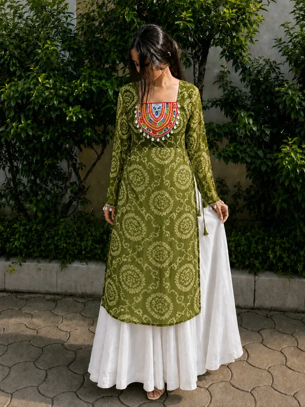 Olive_Green_Elegant_Luxe_Navratri_Kurti