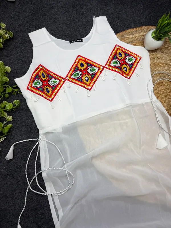 White_Embroidered_Georgette_Kurti