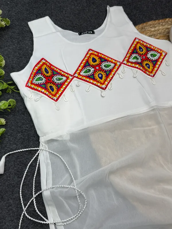 White_Embroidered_Georgette_Kurti