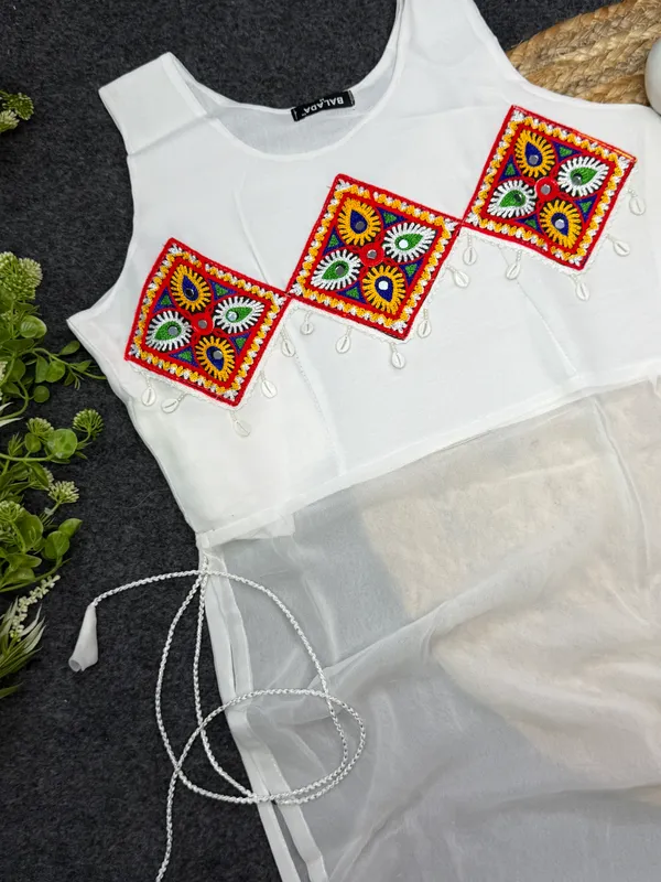 White_Embroidered_Georgette_Kurti