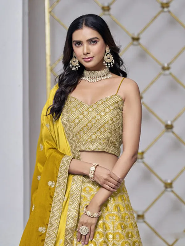 Latest_Semi_Stitched_Lehenga_Choli_With_Duppatta