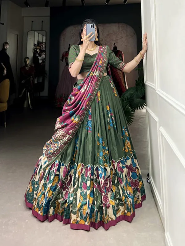 Latest_Semi_Stitched_Lehenga_Choli_With_Dupatta