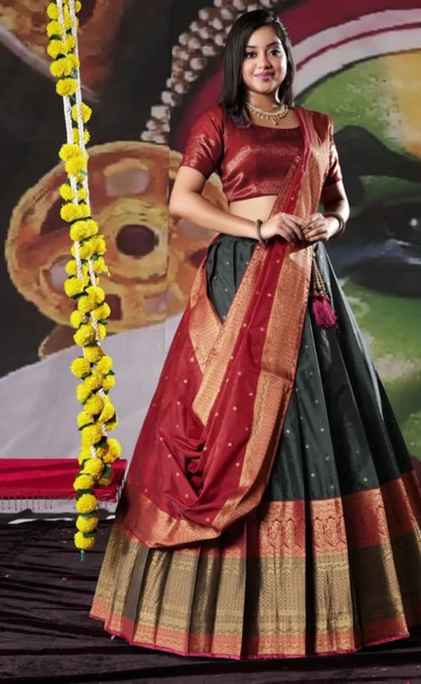 New_Semi_Stitiched_Banarasi_Lehenga_Choli