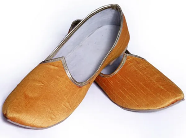Sudarshan_Sherwani_Accessories_Mojari_Shoes
