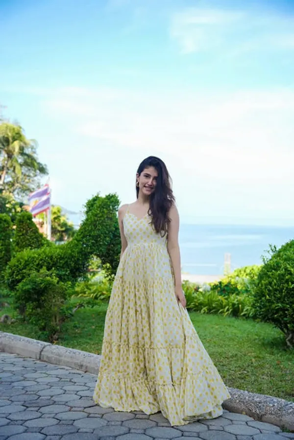 Latest_Readymade_Gowns