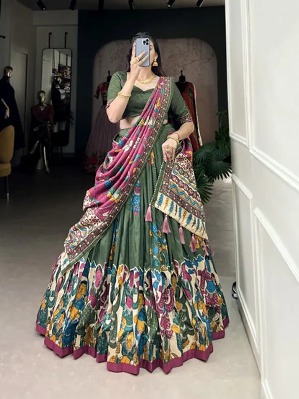 Latest_Semi_Stitched_Lehenga_Choli_With_Dupatta