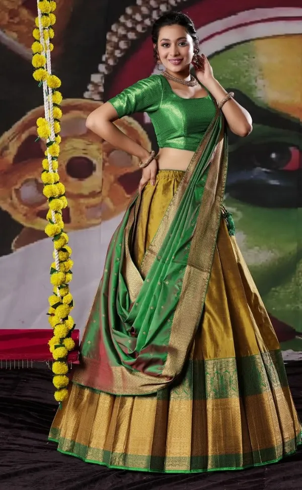 New_Semi_Stitiched_Banarasi_Lehenga_Choli