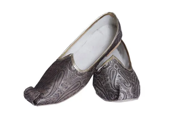 Sudarshan_Sherwani_Accessories_Mojari_Shoes
