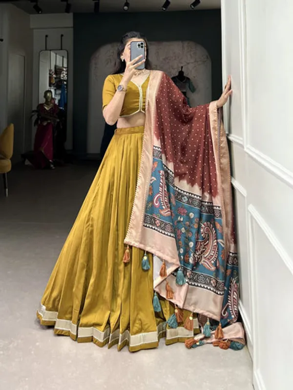Latest_Semi_Stitched_Lehenga_Choli_With_Duppatta
