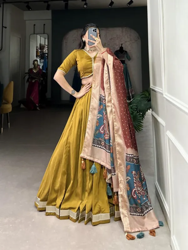 Latest_Semi_Stitched_Lehenga_Choli_With_Duppatta