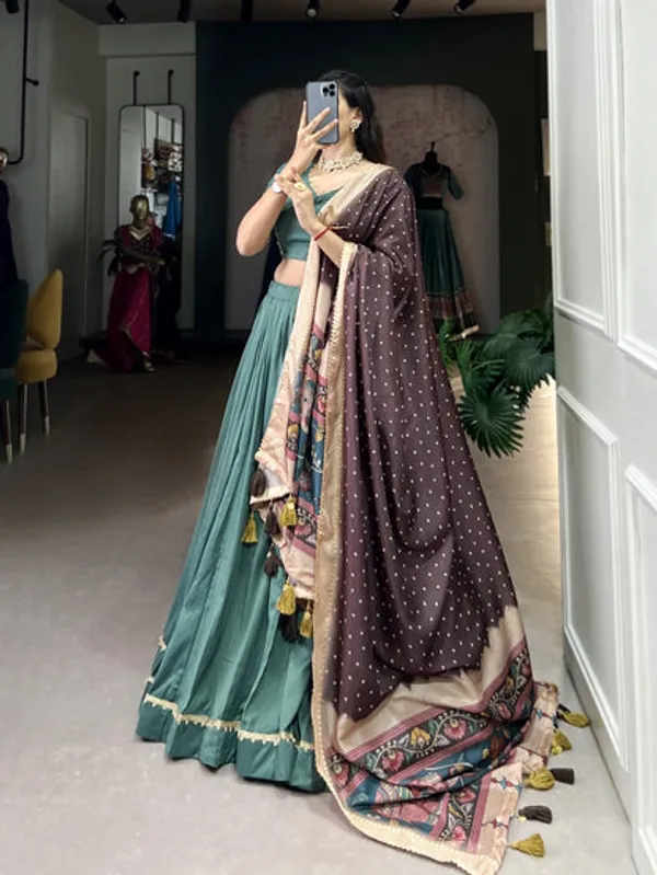 Latest_Semi_Stitched_Lehenga_Choli_With_Duppatta