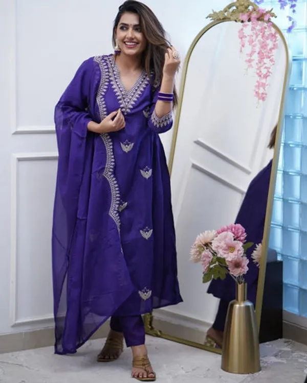 Latest_Readymade_Kurti_Set_With_Dupatta