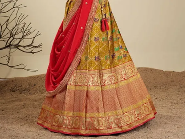 New_Semi_Stitiched_Banarasi_Lehenga_Choli