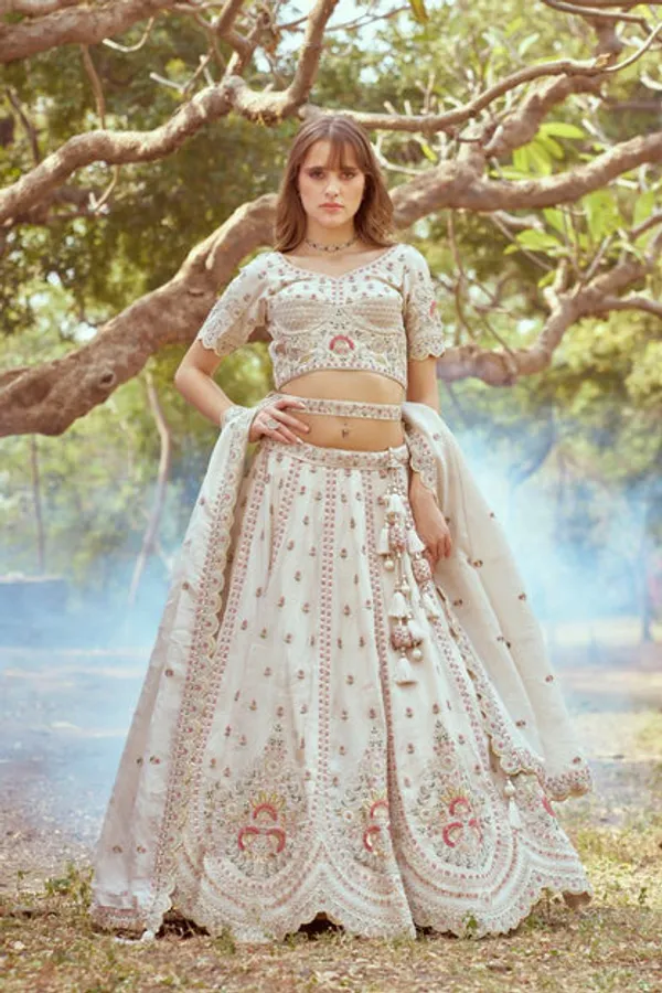 Latest_Semi_Stitched_Lehenga_Choli_With_Duppatta