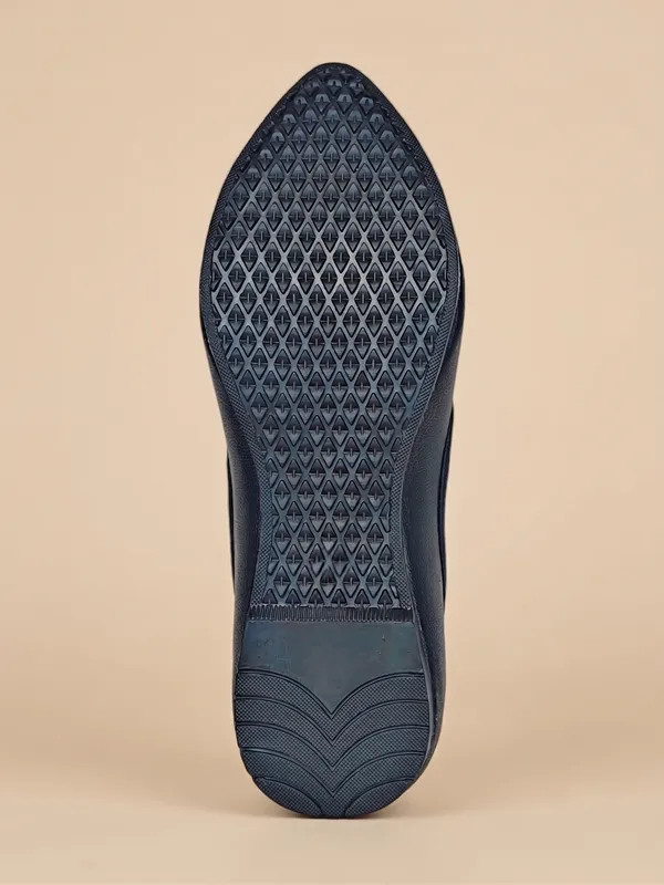 ORION_Ethnic_shoe