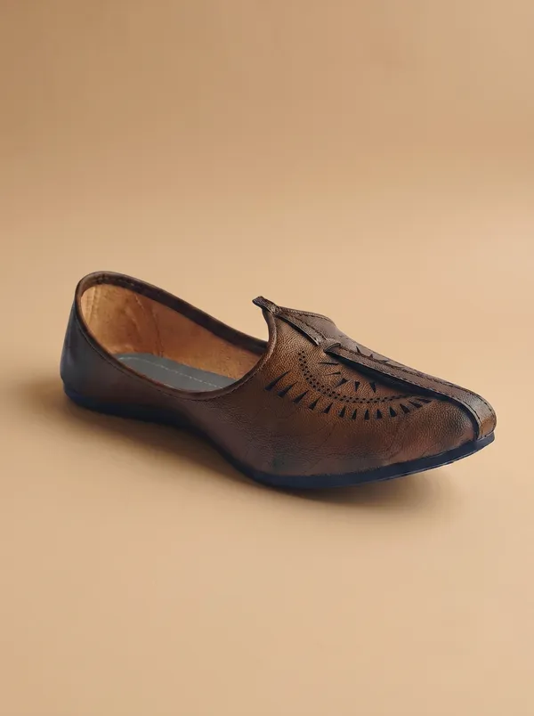 SOLEIL_Ethnic_shoe