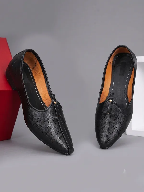 LEGASY_Ethnic_shoe
