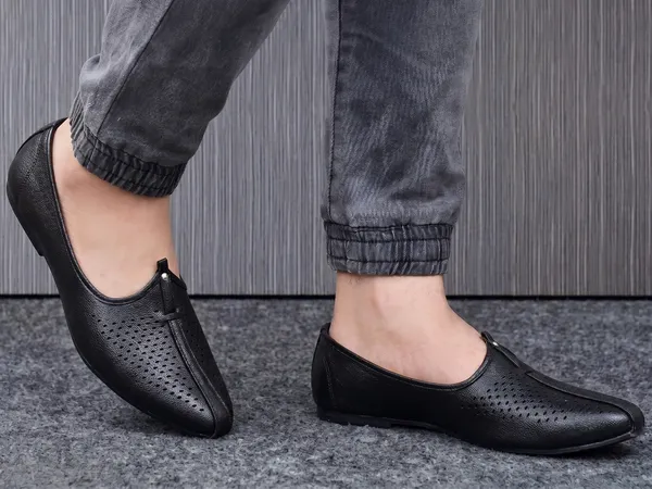 VENTURA_Ethnic_shoe