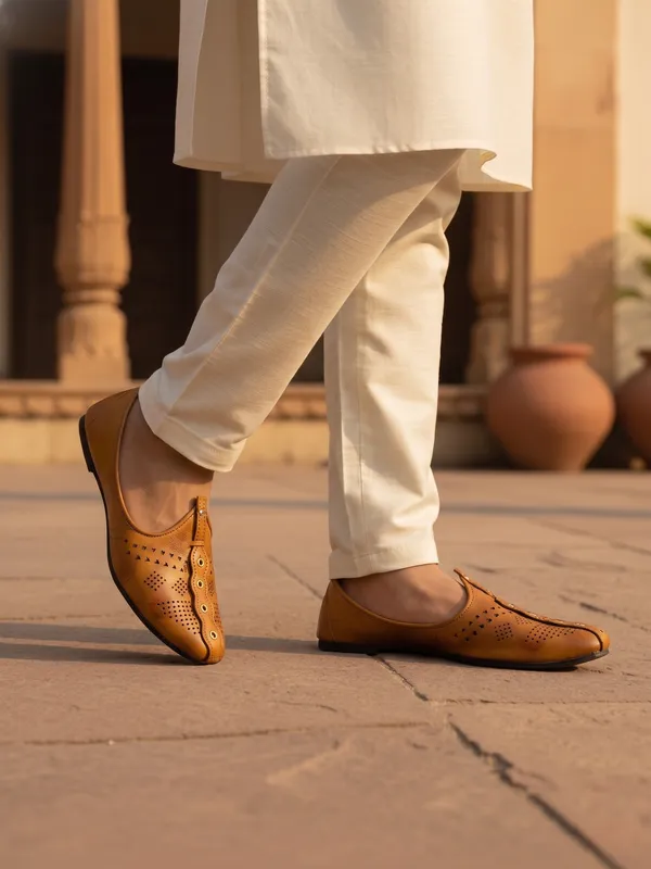 ORION_Ethnic_shoe