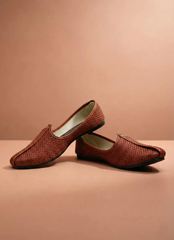 ELITE_Ethnic_shoe