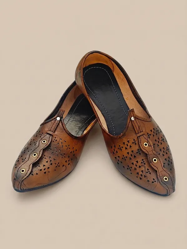 ORION_Ethnic_shoe