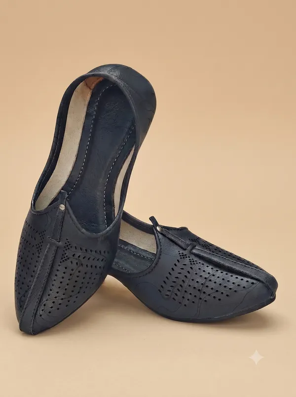 ARROW_Ethnic_shoe
