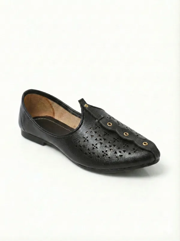 ORION_Ethnic_shoe