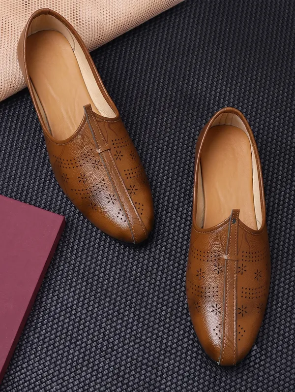 LEGASY_Ethnic_shoe