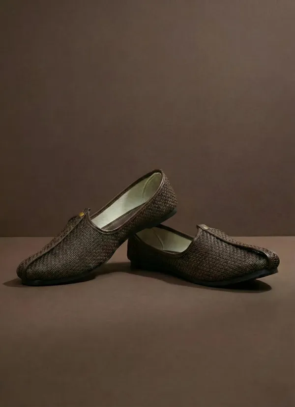 ELITE_Ethnic_shoe