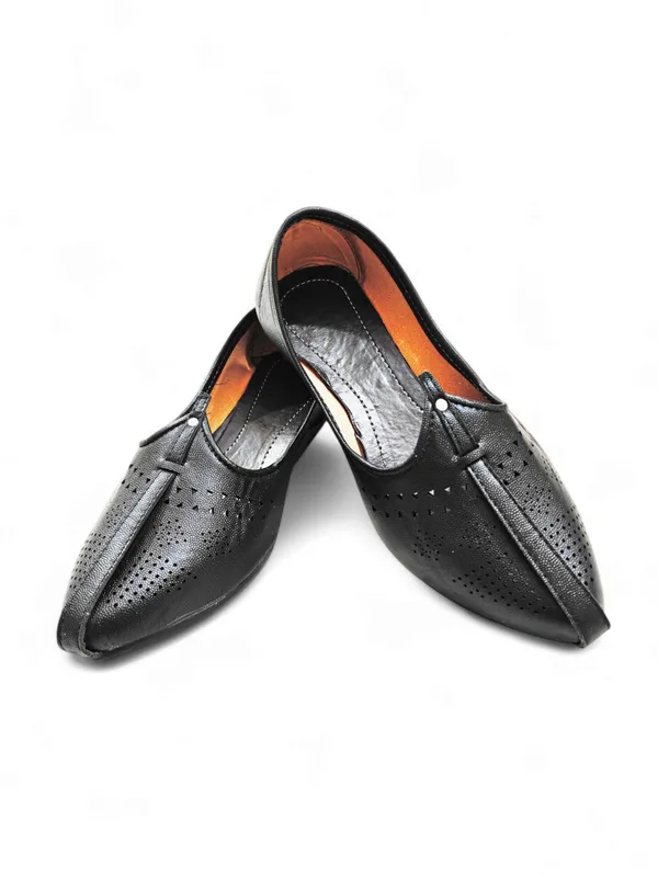 LUXE_Ethnic_shoe