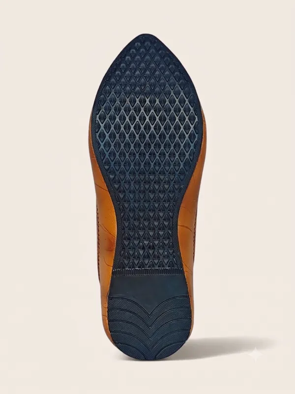 ORION_Ethnic_shoe