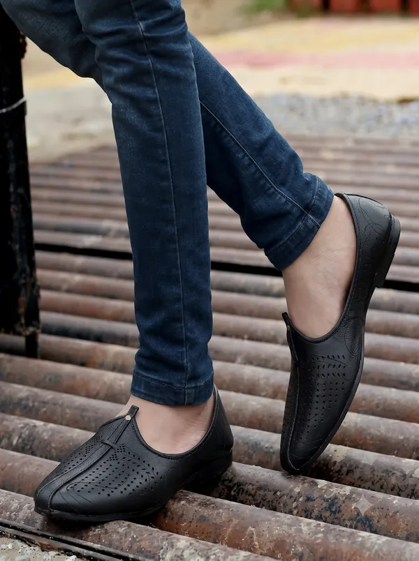 ARROW_Ethnic_shoe